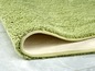 Een zachte groene badmat met antislip onderkant.