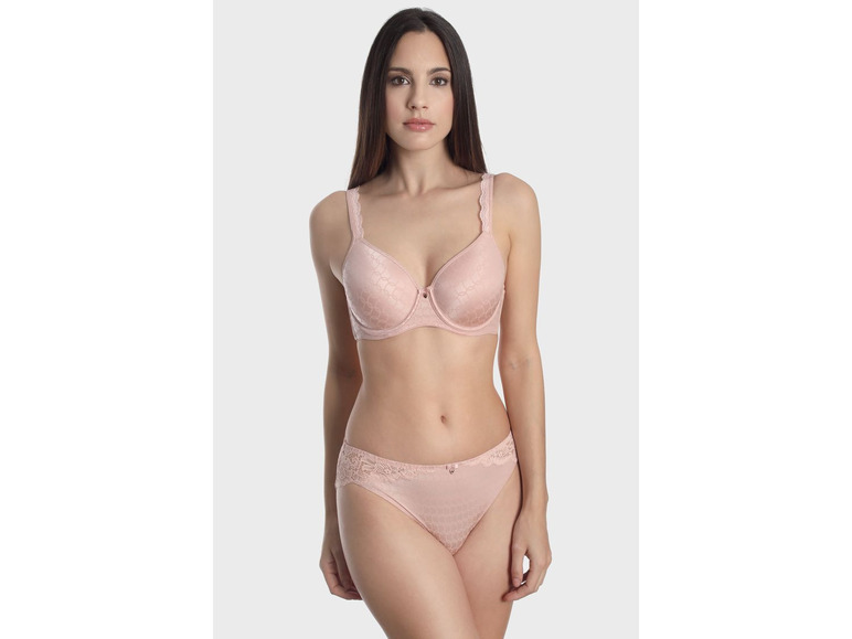 Een roze bh en slipje met kant.