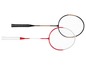 Twee badmintonrackets, een zwart en een rood-witte.