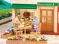 Calico Critters restaurant met figuren die hamburgers en drankjes eten