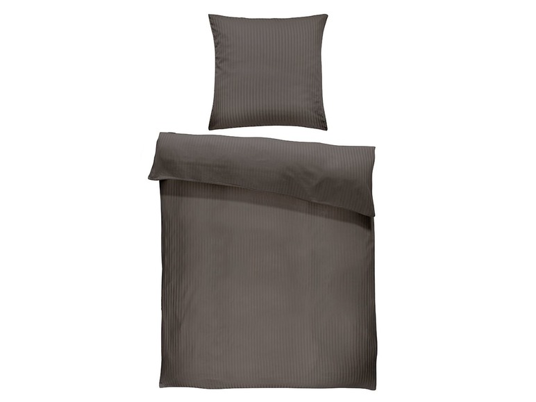 Een donkergrijze dekbedovertrekset met een gestreept patroon.