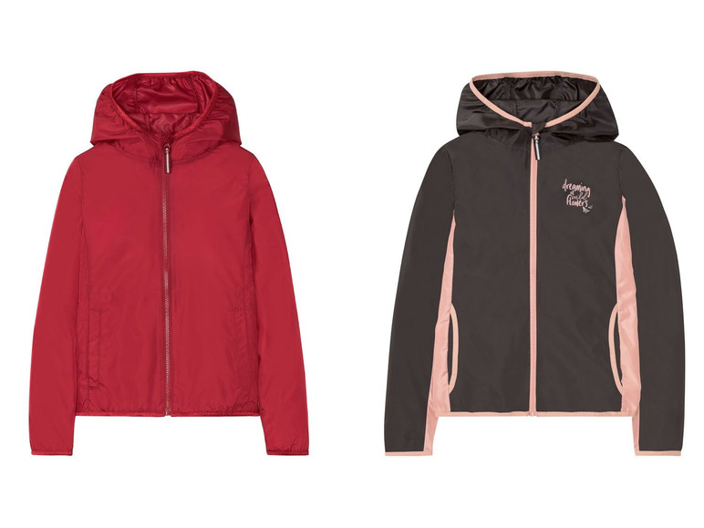 Twee jassen met capuchon, een rode en een grijze met roze details.