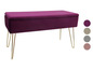 Een paarse fluwelen bank met gouden poten.