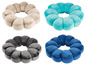 Vier ronde kussens in beige, grijs, blauw en turquoise.