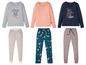 Drie sets pyjama's met verschillende prints, waaronder een met een droomvanger.