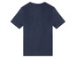 Een donkerblauw t-shirt met korte mouwen.