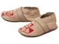 Beige baby-slofjes met rood gestikt beertje