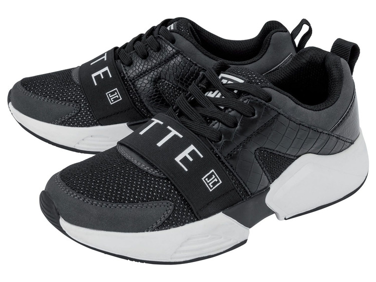 Zwarte sneakers met 'T.T.E' logo