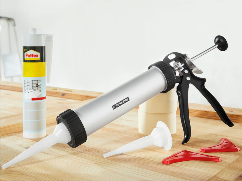 Een grijs siliconenpistool van Trakside met een tube Pattex lijm.