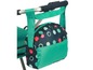 Een groene en blauwe polka dot tas bevestigd aan een kinderwagen.