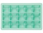 Een mintgroene siliconen ijsvorm met 12 vakjes.