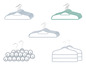 Een set met verschillende soorten fluwelen kleerhangers, waaronder hangers met extra ruimte en hangers met meerdere lagen.
