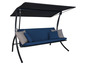 Een blauwe hangbank met een zwart zonnedak
