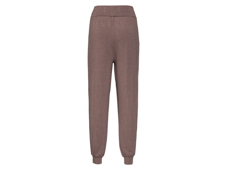 Bruine joggingbroek met elastische tailleband.