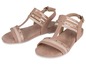 Twee paar beige sandalen met gesp.