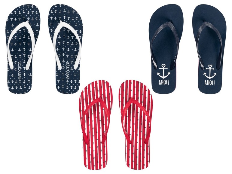 Zomer slippers met ankermotief en rood-wit gestreept design.