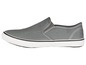 Een grijs canvas slip-on schoen.
