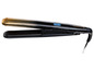 Een zwarte Remington haarstyler met gouden details.
