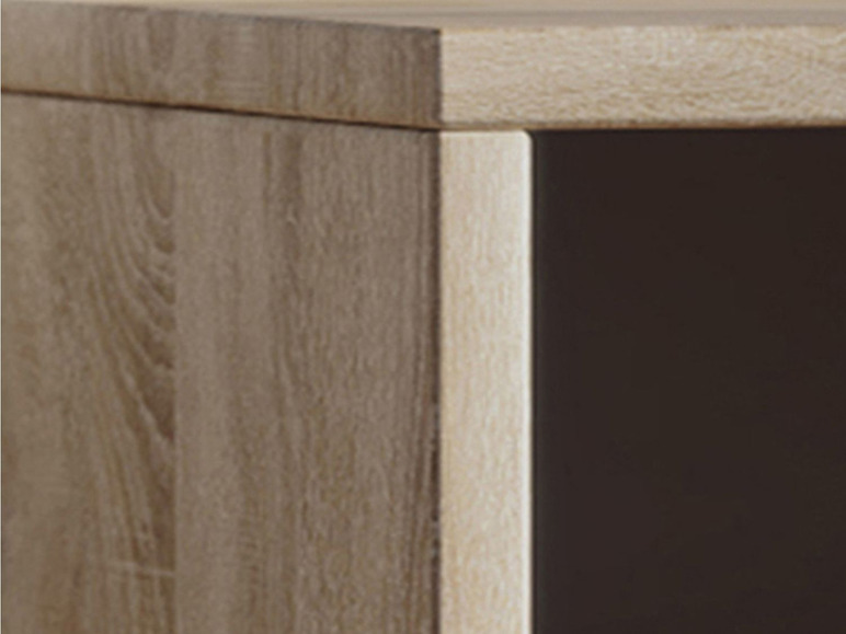 Detail van een houten boekenkast.