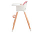 Witte kinderstoel met houten poten en roze bekleding.