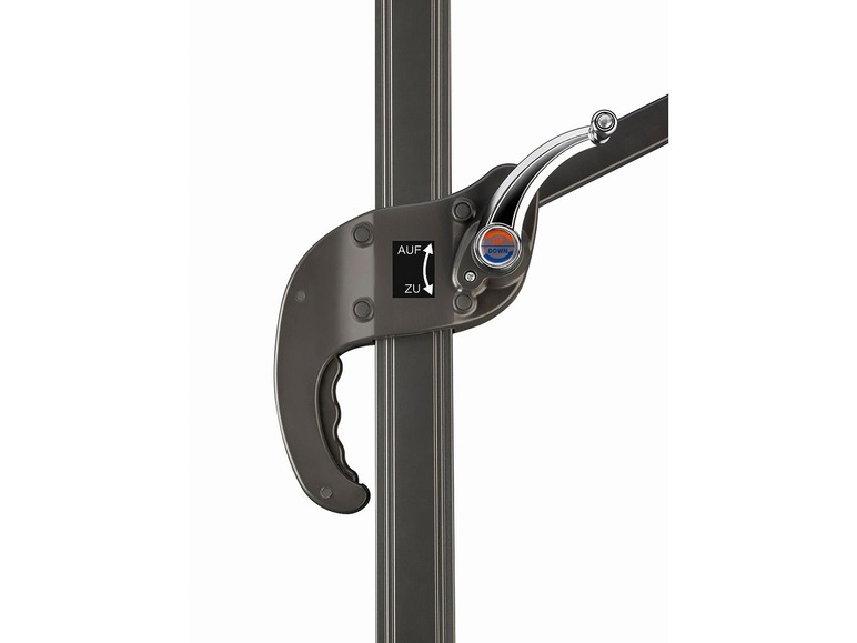 Een handgreep met een hefboom voor het bedienen van een zonnescherm.