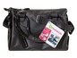 Een zwarte Badabulle Glossy Changing Bag.
