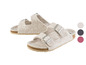 Beige wollen sandalen met gespen.