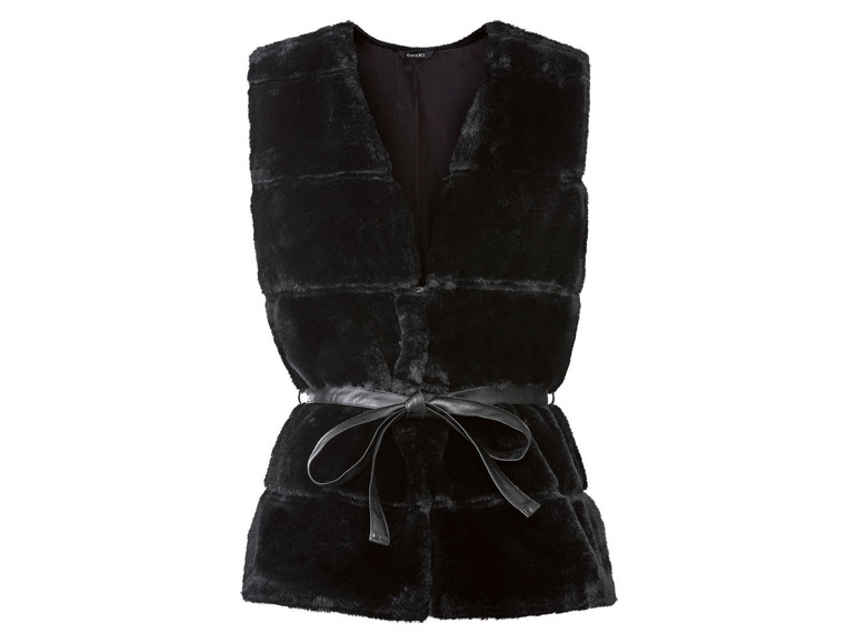Een zwart vest van imitatiebont met een riem.