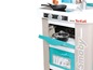 Een turquoise speelkeuken met een mini Tefal fornuis van Smoby.