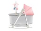 Een grijze wieg met roze kap en een speelgoedbeugel van Kinderkraft.
