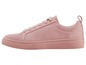 Roze suède sneakers met veters.