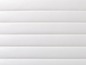 Witte, getextureerde stof met horizontale lijnen.