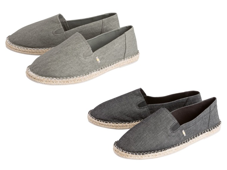 Twee paar grijze espadrilles