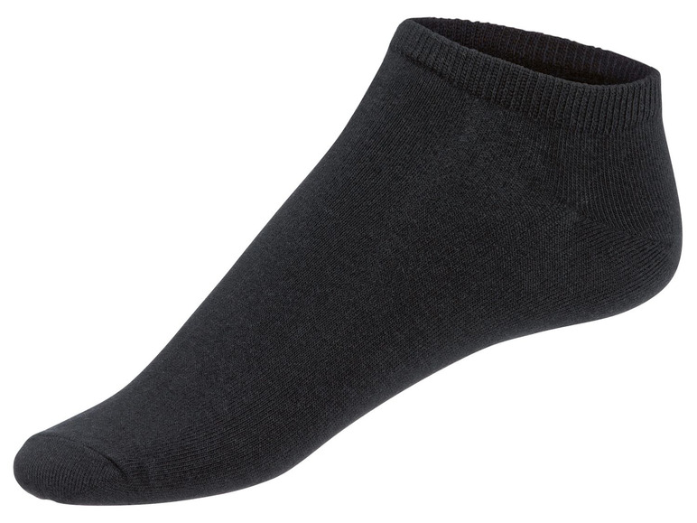 Een paar zwarte sokken zonder zichtbare branding.