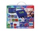 Een blauwe Lexibook Plug N' Play TV-console met PJ Masks-thema, inclusief 2 controllers.