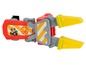 Een rood speelgoedgereedschap met gele bekken, met afbeelding van brandweerman Sam.