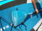 Een blauwe Aqua Marina paddleboard met bijbehorende peddel.