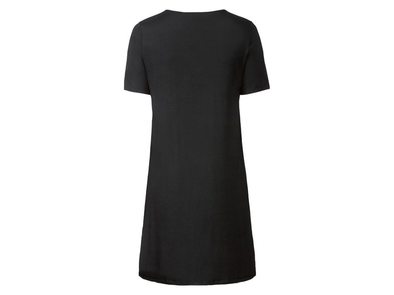 Een zwarte jurk met korte mouwen.