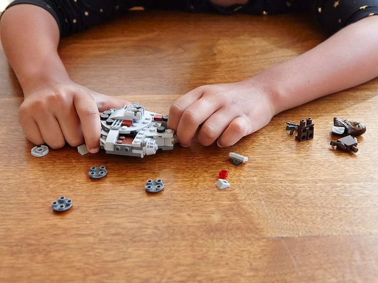 Ga naar volledige schermweergave: LEGO® Star Wars Star Wars™ Millennium Falcon Microfighter - afbeelding 12