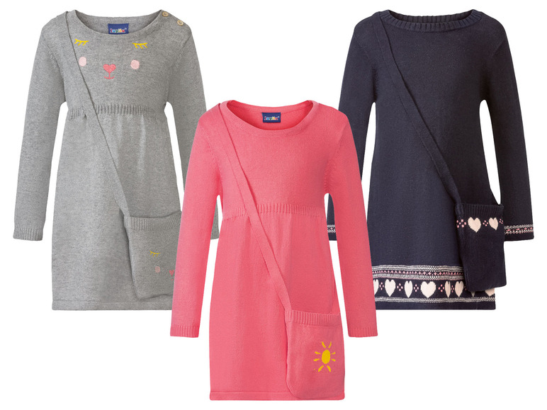 Drie gebreide jurken met een schoudertasje voor meisjes.