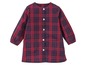 Een rood-zwart geruite blouse met lange mouwen en knopen.