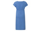 Een blauwe jurk met korte mouwen.