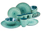 Een servies met turquoise en blauwe borden en kommen met een ingegraveerd patroon.