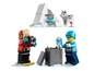Lego City Arctic Explorers met een fotograaf, een hond en een ijsgrot.