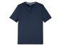 Een donkerblauw T-shirt met knopen van Livergy.