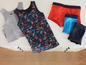 Twee tanktops en drie onderbroeken, waaronder een rode.