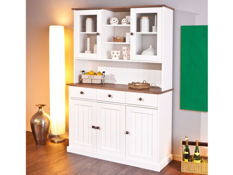 Witte buffetkast met glazen deuren en laden.