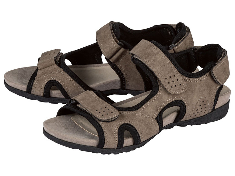 Twee paar bruine sandalen met zwarte banden.
