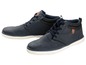 Twee paar donkerblauwe sneakers met veters.