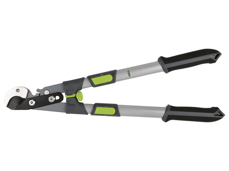 Een lange snoeischaar met groene handgrepen voor het snoeien van takken.